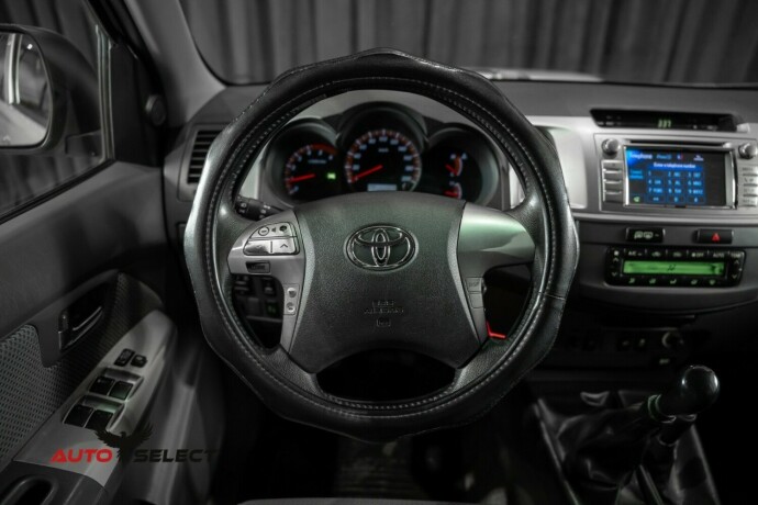 toyota-hilux-diesel-2013-big-22