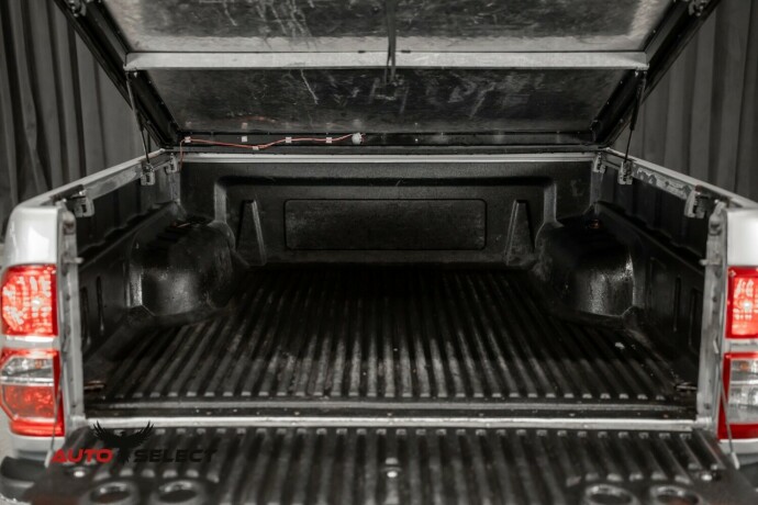 toyota-hilux-diesel-2013-big-8
