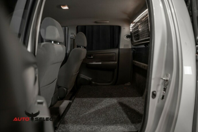 toyota-hilux-diesel-2013-big-14