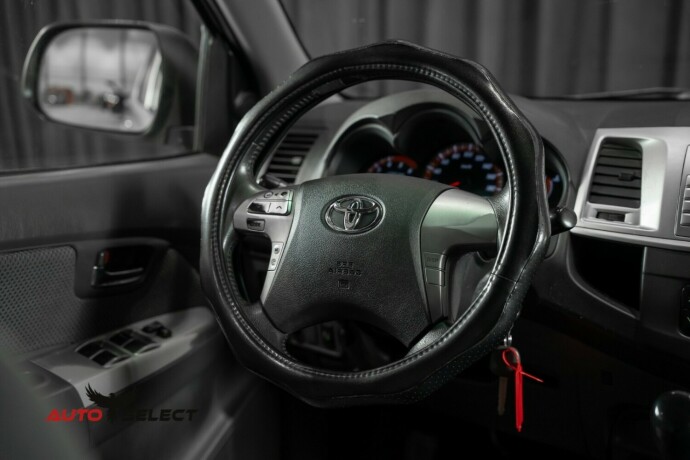 toyota-hilux-diesel-2013-big-21