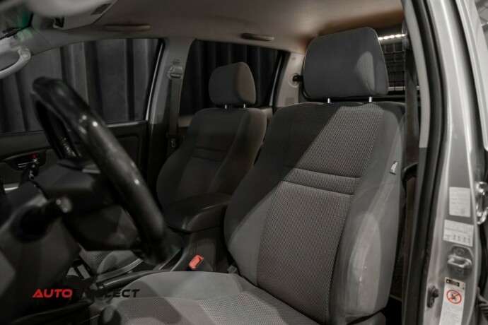 toyota-hilux-diesel-2013-big-20