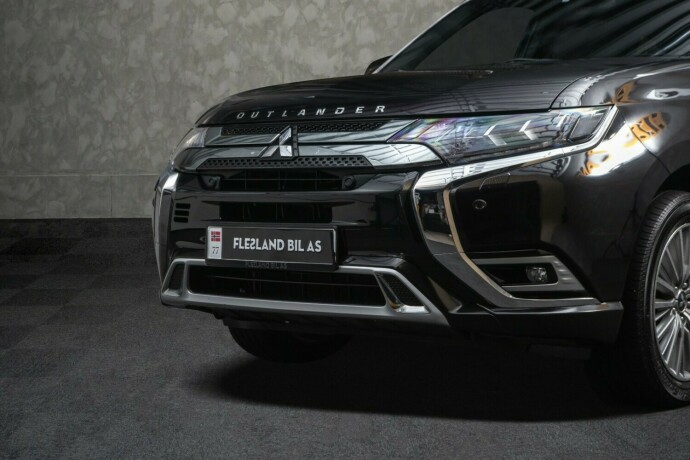 mitsubishi-outlander-plug-in-petrol-2020-big-3