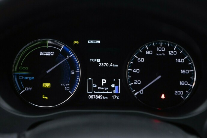 mitsubishi-outlander-plug-in-petrol-2020-big-14