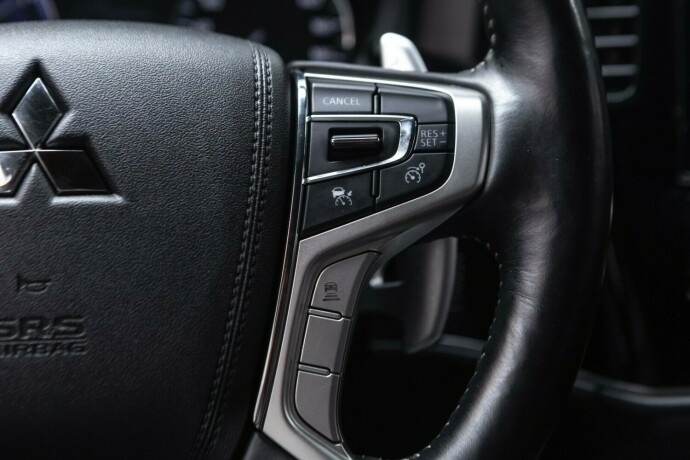 mitsubishi-outlander-plug-in-petrol-2020-big-12