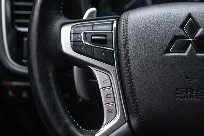 mitsubishi-outlander-plug-in-petrol-2020-big-11