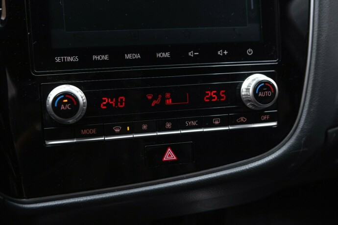 mitsubishi-outlander-plug-in-petrol-2020-big-17