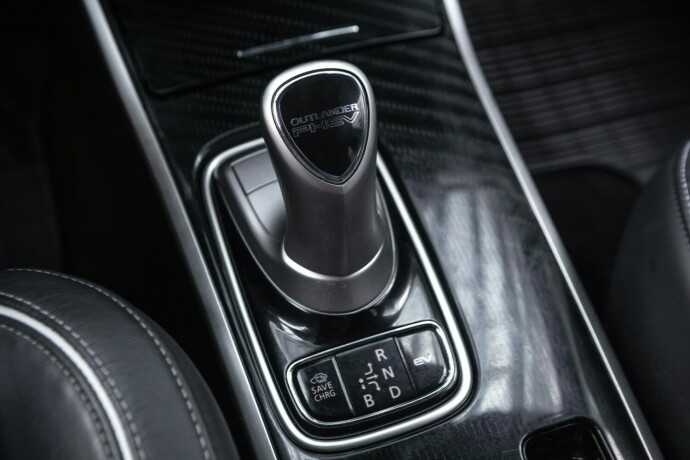 mitsubishi-outlander-plug-in-petrol-2020-big-19