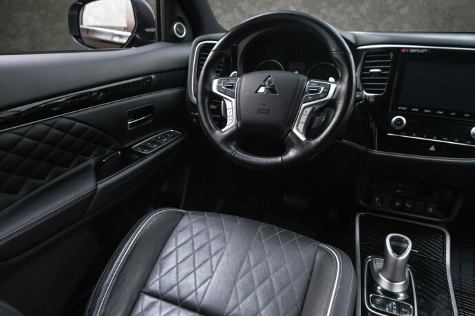 mitsubishi-outlander-plug-in-petrol-2020-big-27