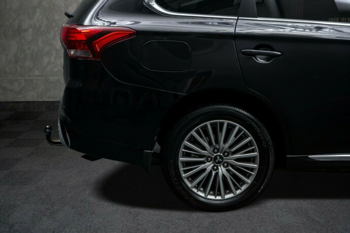 mitsubishi-outlander-plug-in-petrol-2020-big-9