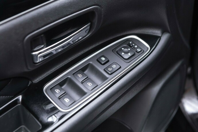 mitsubishi-outlander-plug-in-petrol-2020-big-22