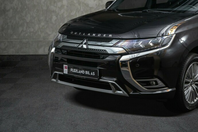 mitsubishi-outlander-plug-in-petrol-2020-big-2