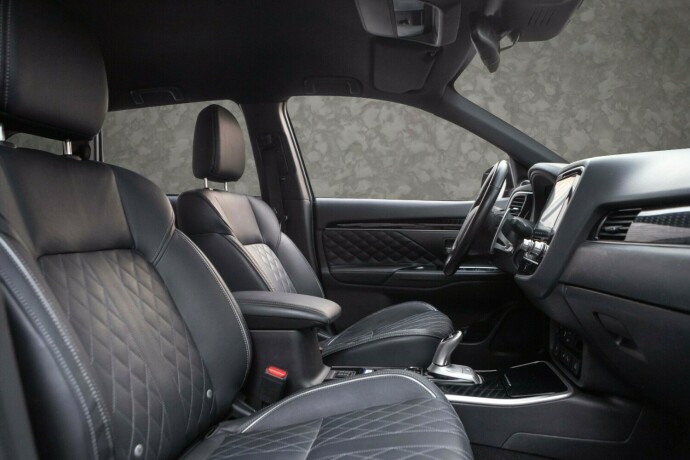 mitsubishi-outlander-plug-in-petrol-2020-big-29
