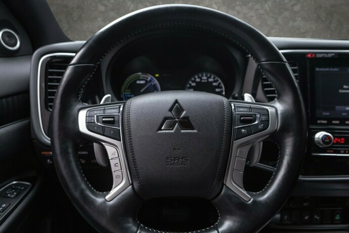 mitsubishi-outlander-plug-in-petrol-2020-big-10