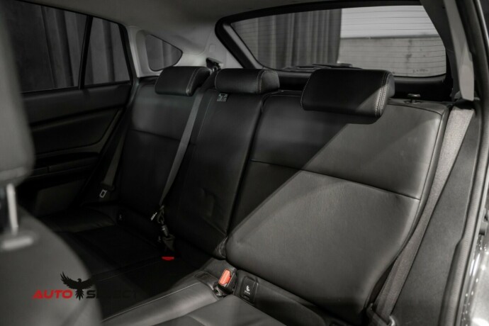 subaru-xv-bensin-2012-big-15