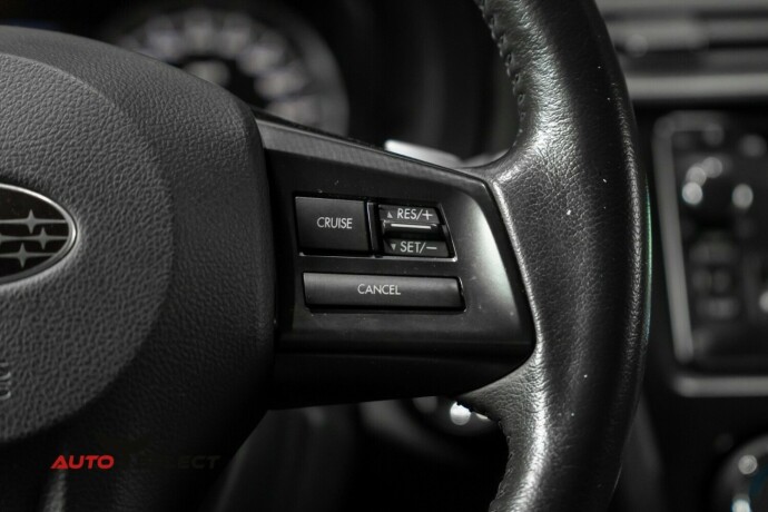 subaru-xv-bensin-2012-big-32