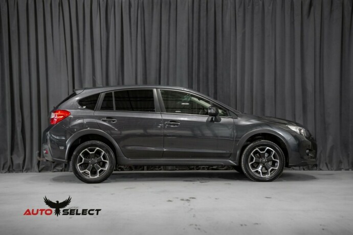 subaru-xv-bensin-2012-big-11