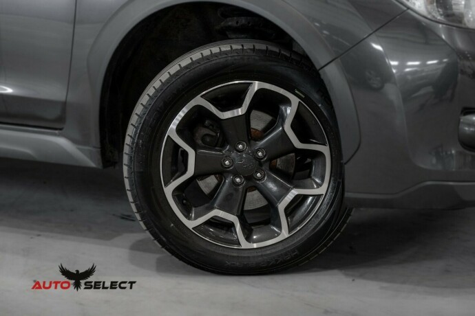 subaru-xv-bensin-2012-big-2