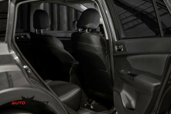subaru-xv-bensin-2012-big-12