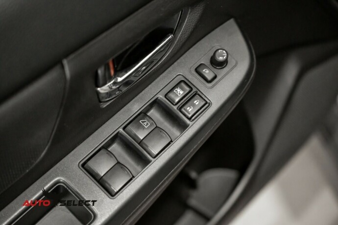 subaru-xv-bensin-2012-big-20
