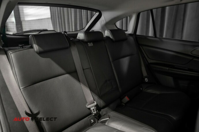 subaru-xv-bensin-2012-big-13