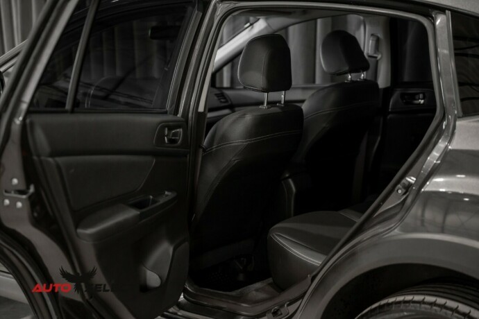 subaru-xv-bensin-2012-big-14