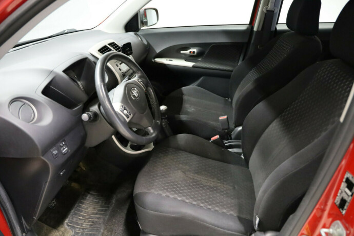 toyota-urban-cruiser-bensin-2009-big-5