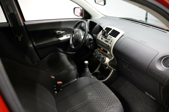 toyota-urban-cruiser-bensin-2009-big-6