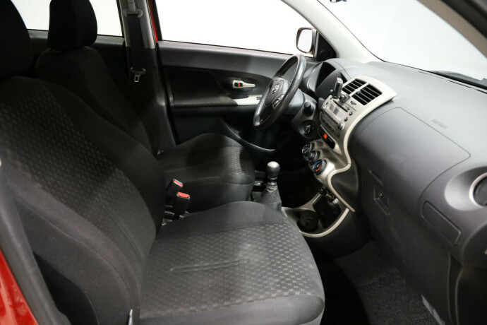 toyota-urban-cruiser-bensin-2009-big-7