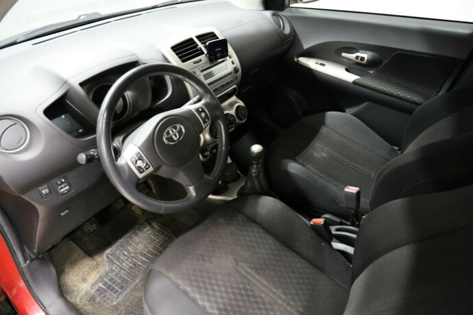 toyota-urban-cruiser-bensin-2009-big-4