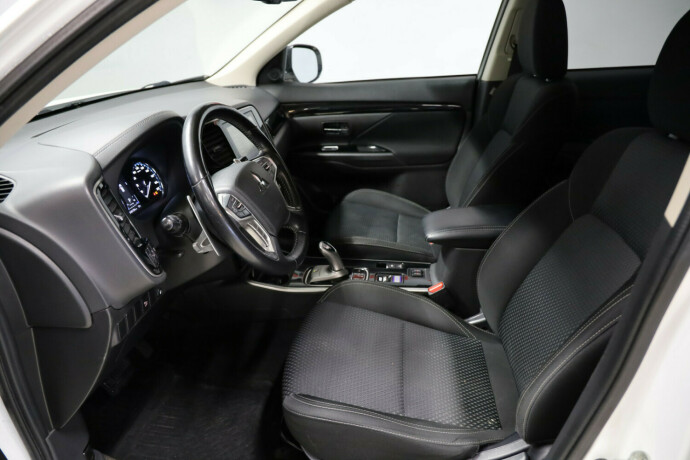mitsubishi-outlander-elektrisitetbensin-2020-big-6