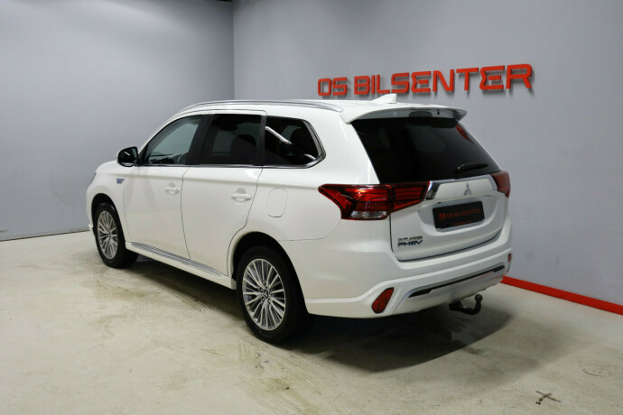 mitsubishi-outlander-elektrisitetbensin-2020-big-3