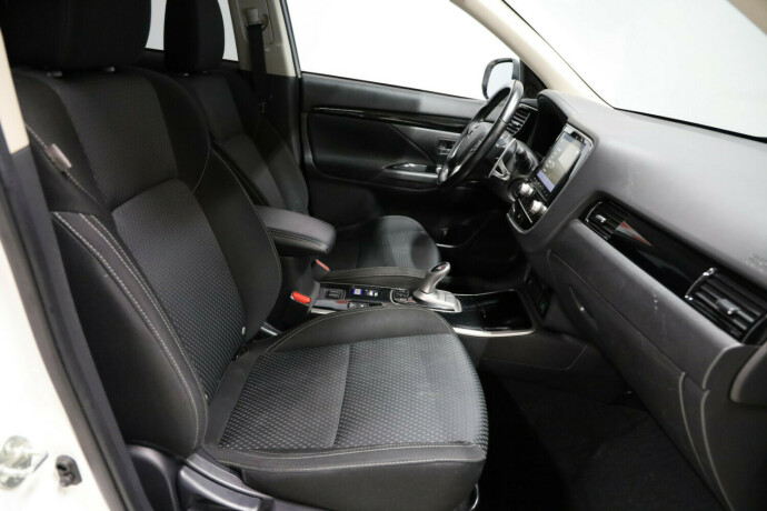mitsubishi-outlander-elektrisitetbensin-2020-big-8