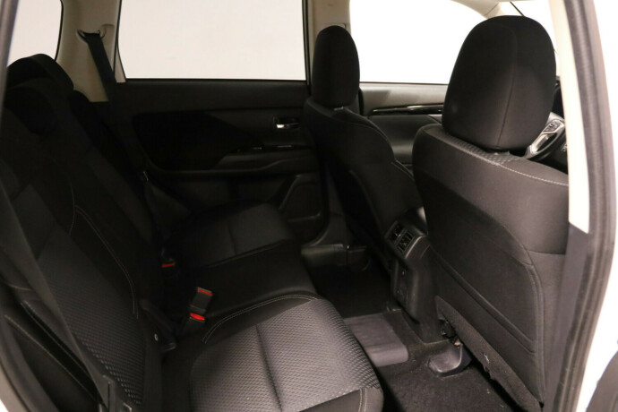 mitsubishi-outlander-elektrisitetbensin-2020-big-10