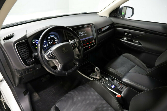 mitsubishi-outlander-elektrisitetbensin-2020-big-5