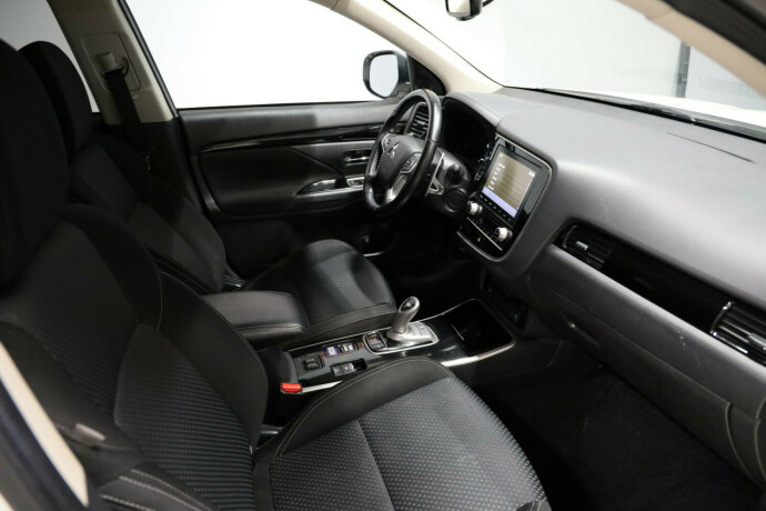 mitsubishi-outlander-elektrisitetbensin-2020-big-7