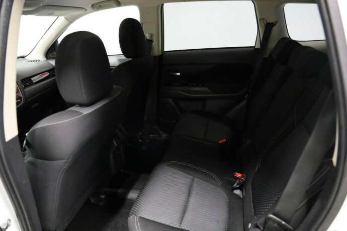 mitsubishi-outlander-elektrisitetbensin-2020-big-9