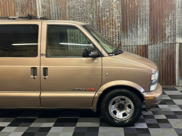 chevrolet-astro-van-bensin-2001-big-3