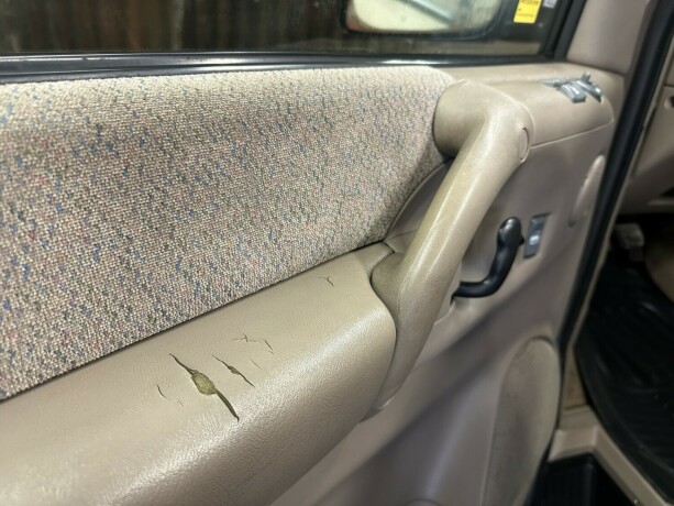 chevrolet-astro-van-bensin-2001-big-27