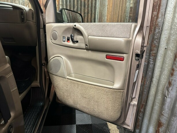 chevrolet-astro-van-bensin-2001-big-34