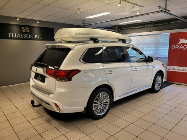 mitsubishi-outlander-plug-in-petrol-2020-big-4