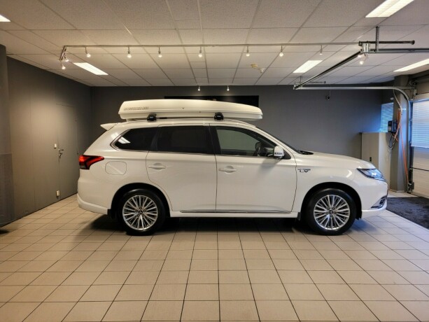 mitsubishi-outlander-plug-in-petrol-2020-big-3