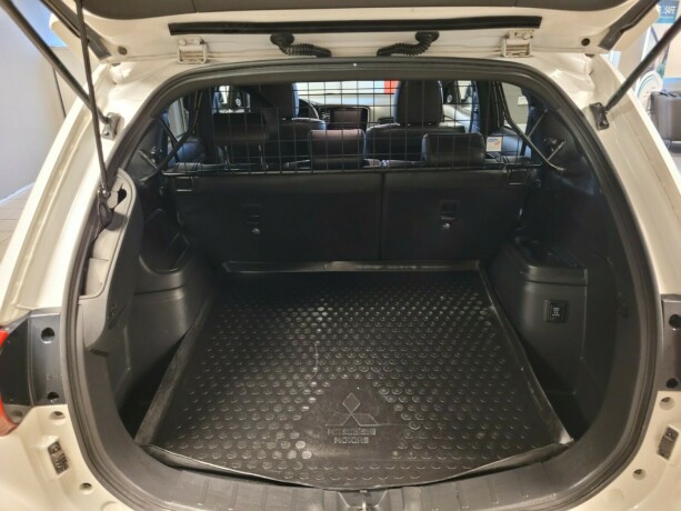 mitsubishi-outlander-plug-in-petrol-2020-big-19