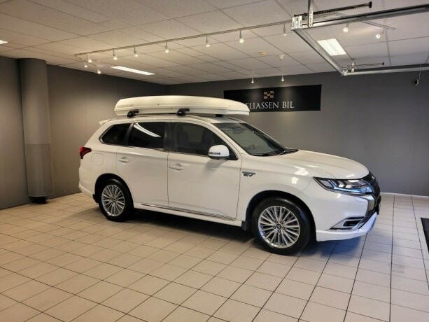 mitsubishi-outlander-plug-in-petrol-2020-big-2
