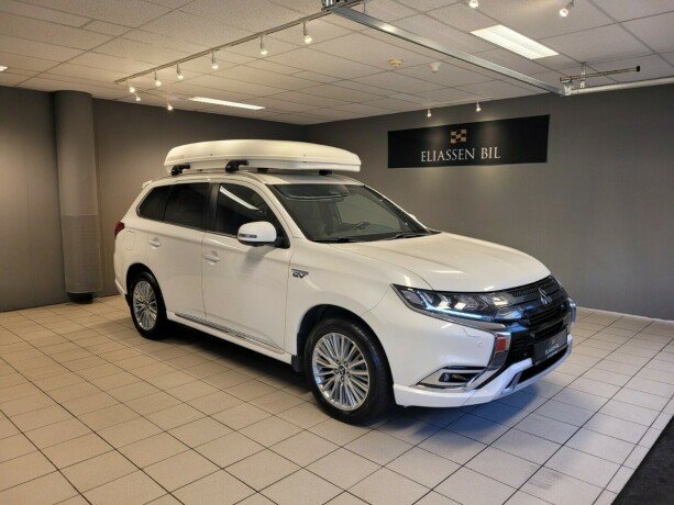 mitsubishi-outlander-plug-in-petrol-2020-big-0