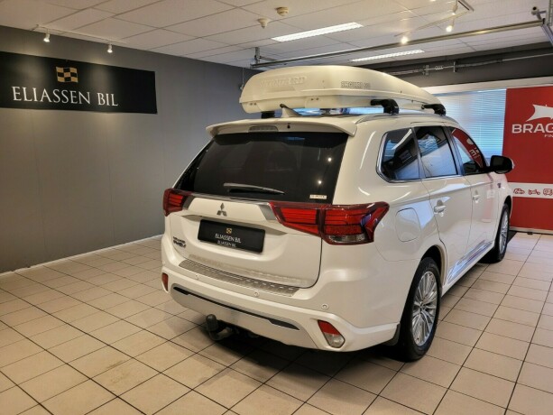 mitsubishi-outlander-plug-in-petrol-2020-big-5