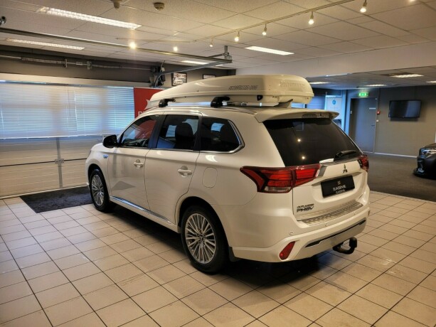 mitsubishi-outlander-plug-in-petrol-2020-big-6