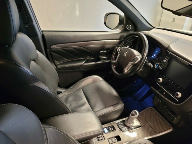 mitsubishi-outlander-plug-in-petrol-2020-big-13