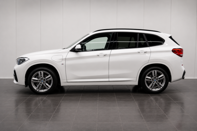 bmw-x1-elektrisitetbensin-2021-big-3