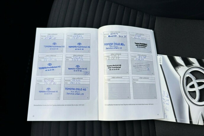 toyota-yaris-elektrisitetbensin-2015-big-19