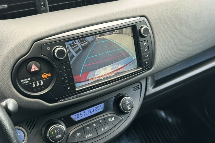toyota-yaris-elektrisitetbensin-2015-big-14